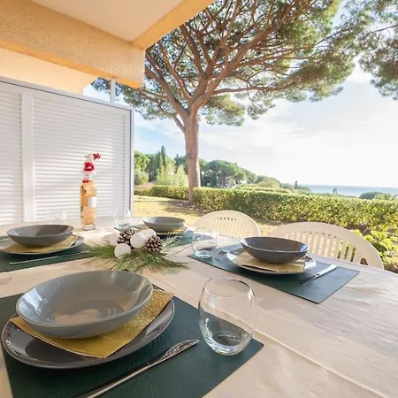 Au Calme, Dans Les Pins, Avec Vue Et Piscine