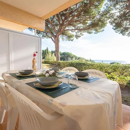 Au Calme, Dans Les Pins, Avec Vue Et Piscine