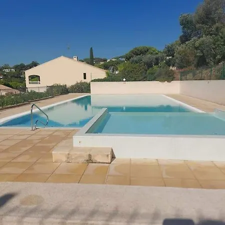 Lägenhet Au Calme, Dans Les Pins, Avec Vue Et Piscine